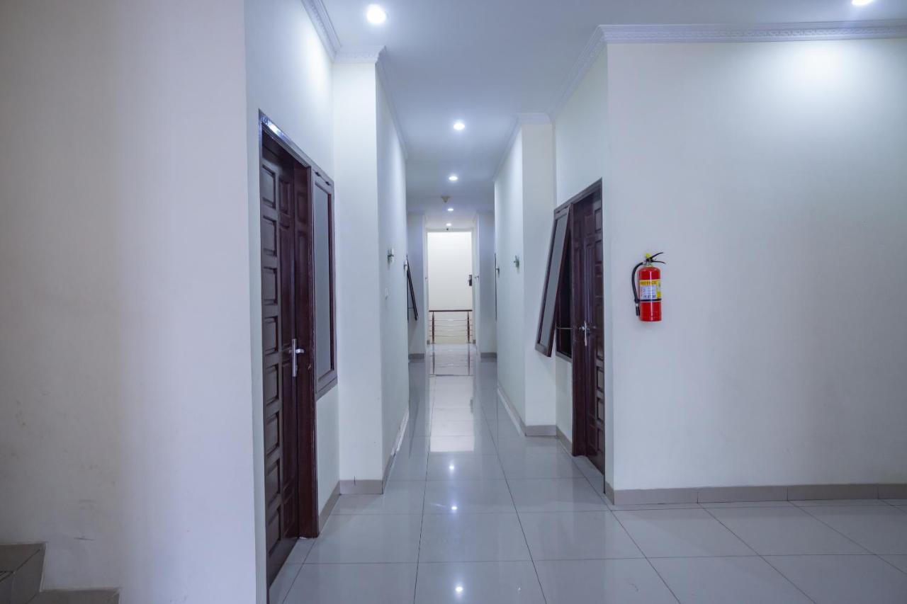 Oyo 2357 Syariah Grand Raudhah Hotel Jakarta Exterior foto