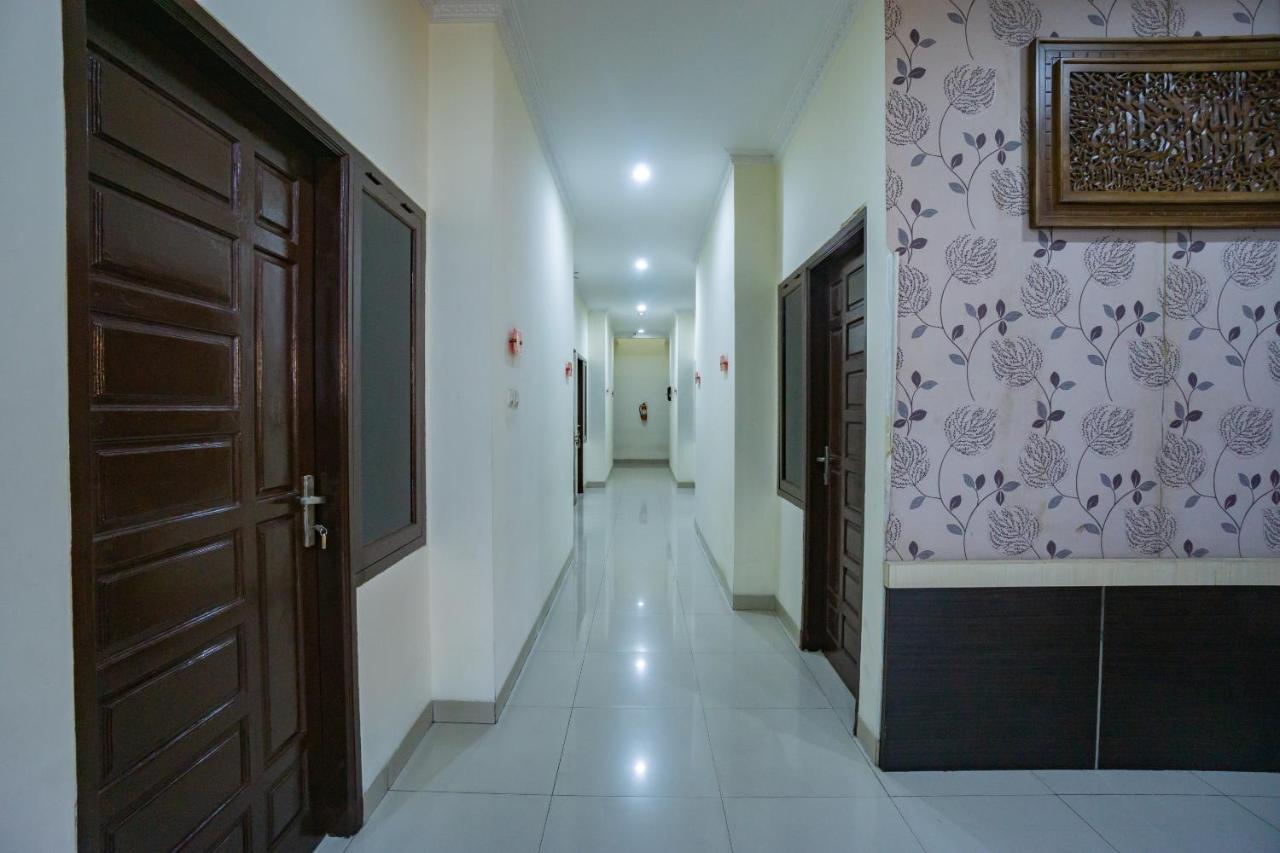 Oyo 2357 Syariah Grand Raudhah Hotel Jakarta Exterior foto