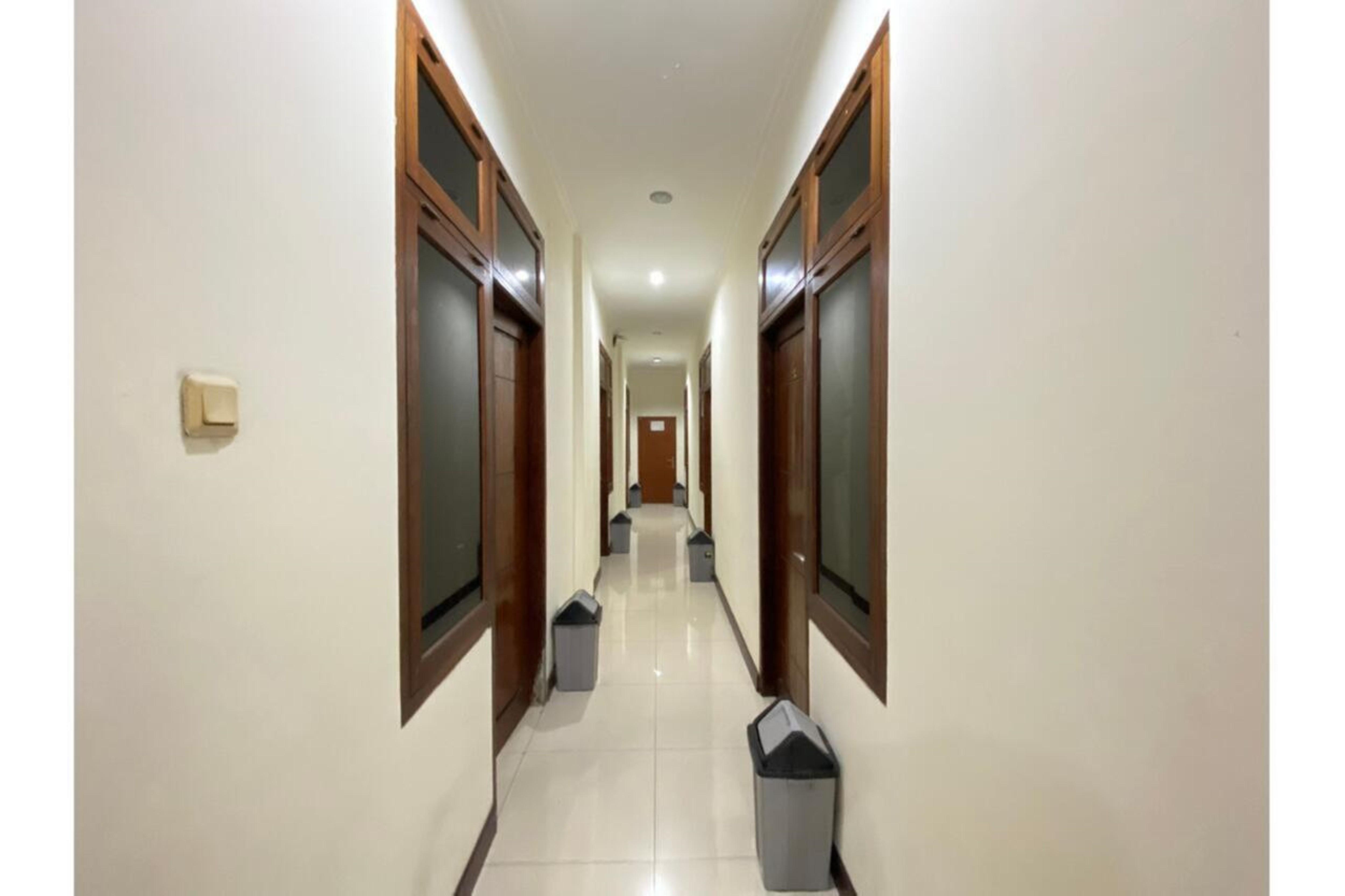 Oyo 2357 Syariah Grand Raudhah Hotel Jakarta Exterior foto