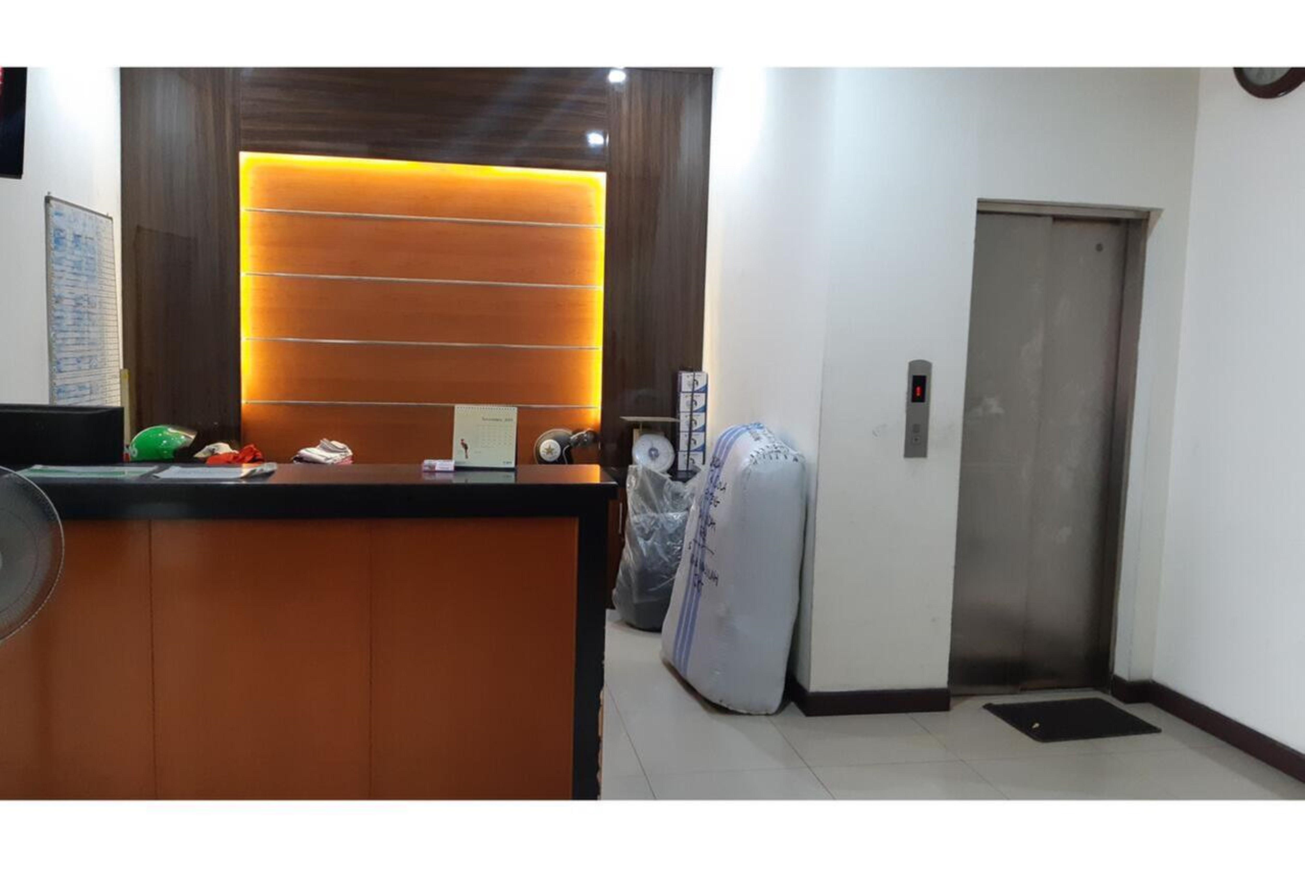 Oyo 2357 Syariah Grand Raudhah Hotel Jakarta Exterior foto