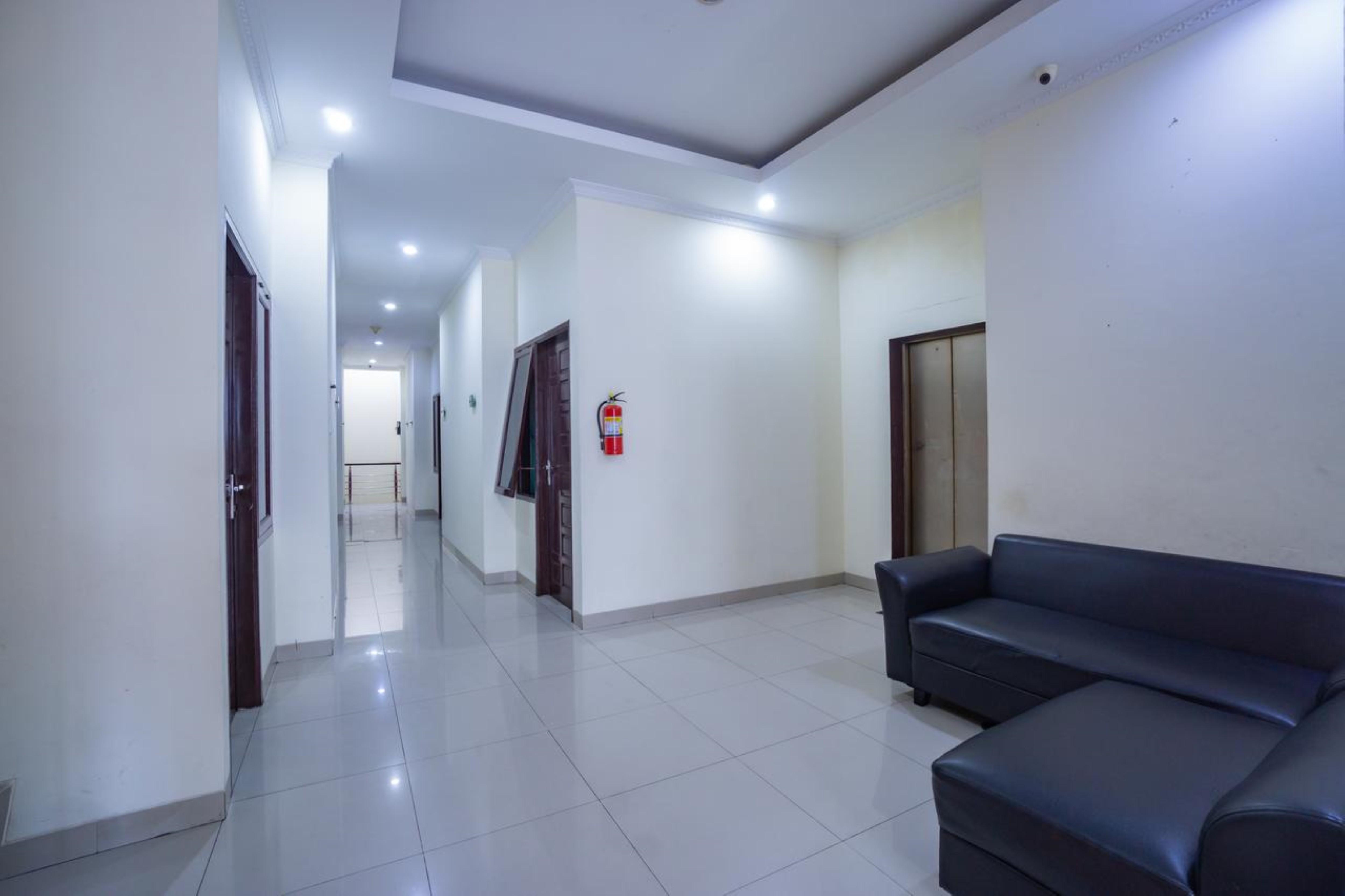 Oyo 2357 Syariah Grand Raudhah Hotel Jakarta Exterior foto